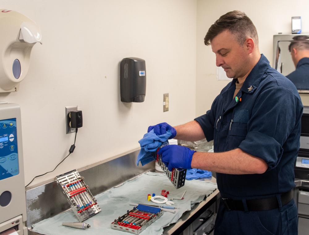 NOSC_Jax's tweet photo. The Navy offers many kinds of medical opportunities, both Enlisted and Officer, see which one fits you and how you can apply at https://t.co/k1YpEfvGpJ Or contact your local recruiter at
1-321-328-5151 https://t.co/LQoPDKG6VO