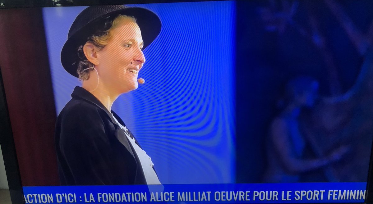 Je rentre à la maison, et que vois-je sur <a href="/BFMParis/">BFM Paris Île-de-France</a> ? 🤗🤗La fondation Alice Milliat avec un de ses fondateurs <a href="/eric_florand/">Eric florand</a>, la voix d’Alice <a href="/KarenChataigner/">Karen Chataîgner</a> et les amies @EOulaldj <a href="/AyodeleIkuesan/">Ayodele Ikuesan - OLY</a> <a href="/aureliebresson/">Aurelie Bresson</a> … 
#AJamaisUnis grâce à AM 🥰