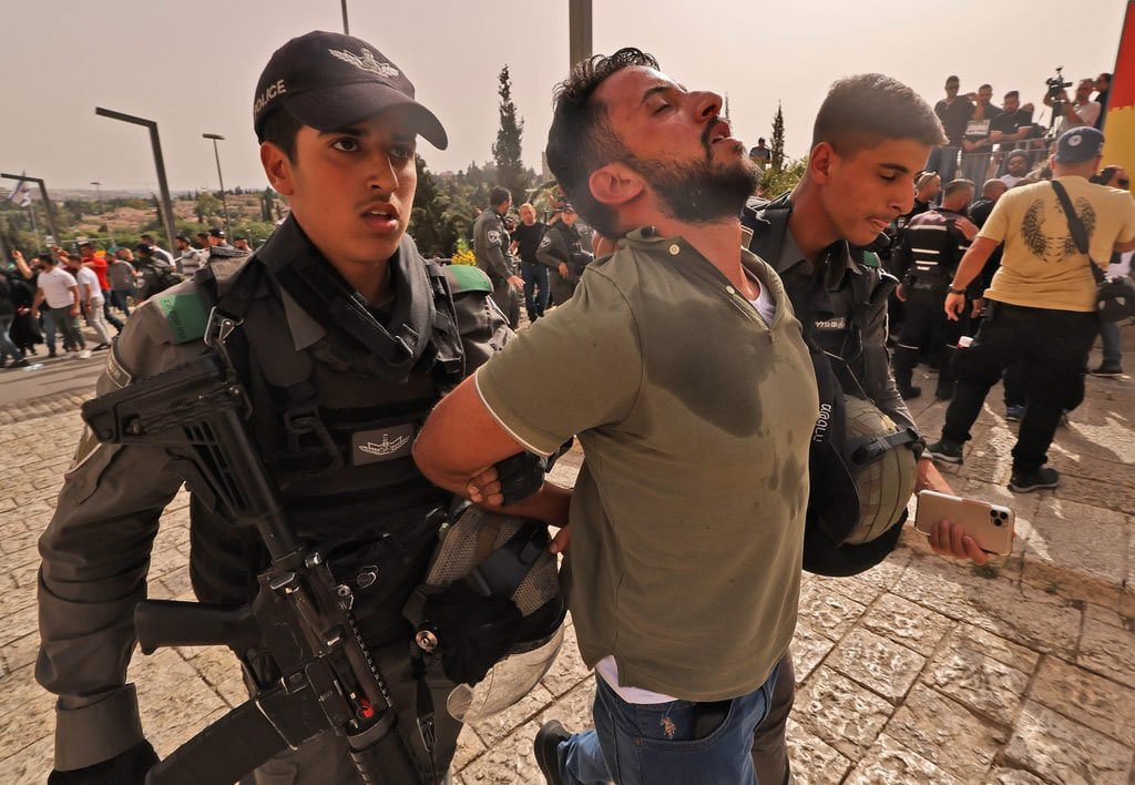 Timesofgaza's tweet photo. 14 Palestinians arrested and 33 injured after being aggressively assaulted by the Israeli occupation forces during Abu Aqleh’s funeral today in Jerusalem. https://t.co/EQgbClma7I