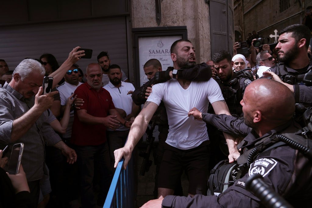 Timesofgaza's tweet photo. 14 Palestinians arrested and 33 injured after being aggressively assaulted by the Israeli occupation forces during Abu Aqleh’s funeral today in Jerusalem. https://t.co/EQgbClma7I