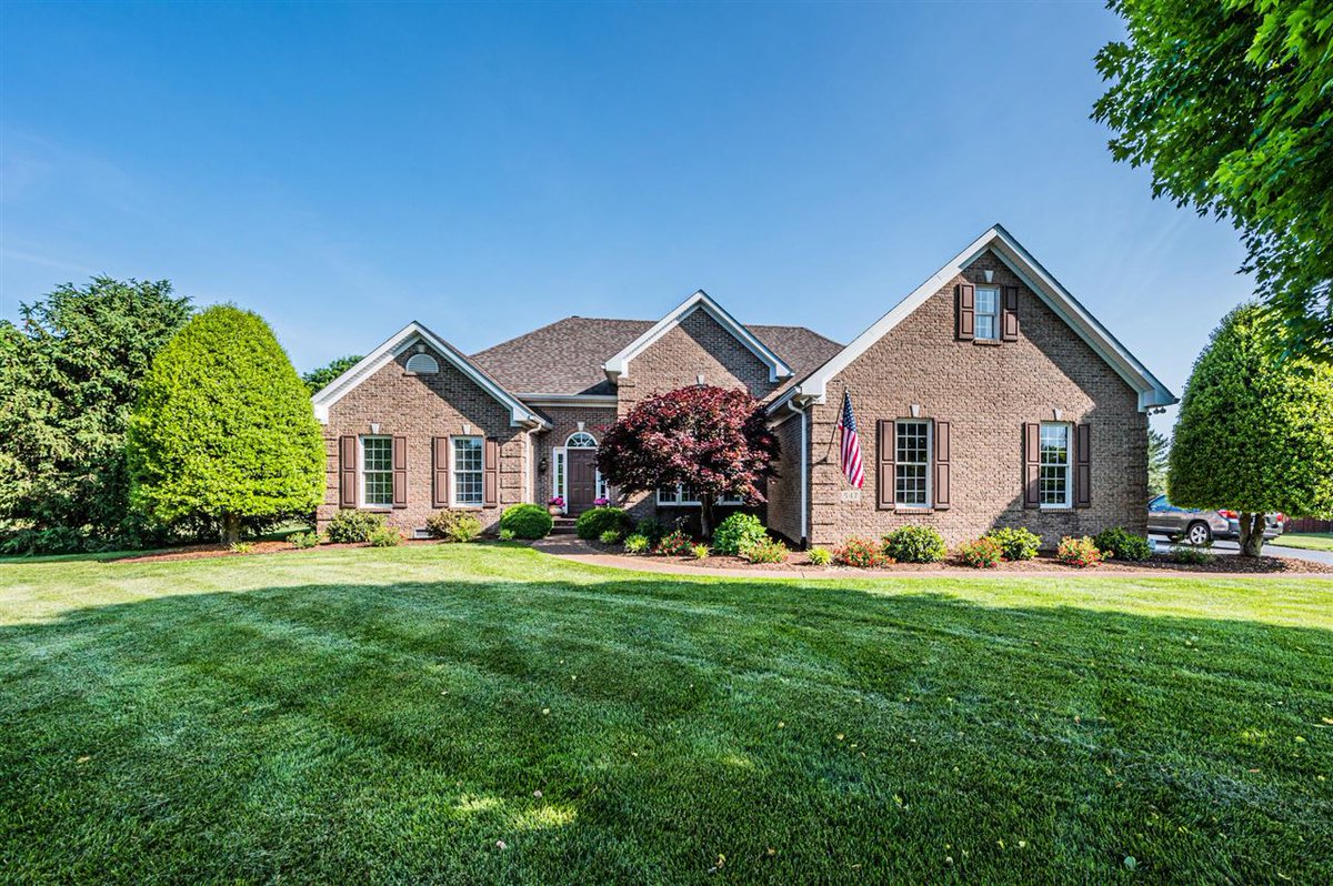 Peerce167's tweet photo. New Listing! $449,999.00, 3BR, 2BA, 547 Calumet Court, Bowling Green, KY 42101, Full Details https://t.co/YyJukdLH6Q https://t.co/J9PYW8Si7e