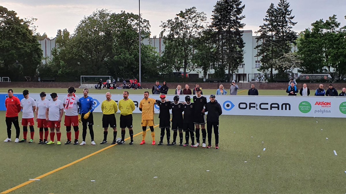 <a href="/bsb_berlin/">Behinderten Sportverband Berlin</a> @LSBBerlin @Blindenfreunde <a href="/blindenfussball/">Blindenfußball</a> <a href="/teamdpara/">Team Deutschland Paralympics</a> <a href="/KlaasBrose/">Klaas Brose</a> <a href="/OezcanMutlu/">Özcan Mutlu</a> <a href="/DOSB/">DOSB</a> <a href="/FdsBerlin/">fds_berlin</a> <a href="/blifuberlin/">Blindenfußball Berlin</a> Das furiose Eröffnungs-Länderspiel beim Internationalen #Blindenfussball-Tunier der @Blindenfreunde zwischen 🇩🇪 und 🇵🇱 endete 9:1.

#Sportmetropole #Berlin @HaertelThomas <a href="/ABSV_Berlin/">ABSV e. V.</a> <a href="/DBSV/">DBSV</a>