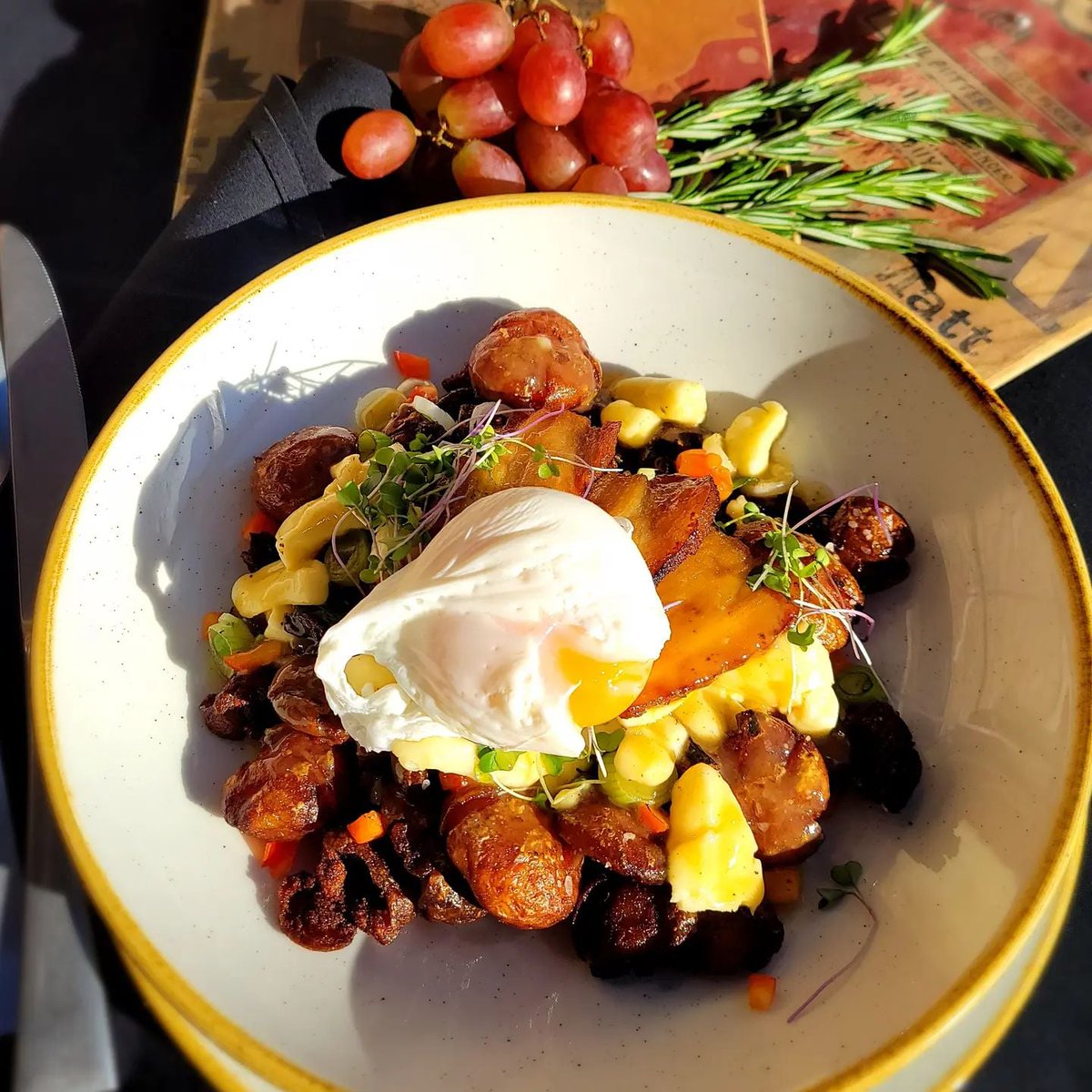 EastVillageYYC's tweet photo. Sunday brunch + classical music 🥞🎶 this weekend at @KingEddyYYC with @nmc_canada!  

Live tunes, comfort food, and maybe a mimosa, or three, from the historic heart and soul of our neighbourhood. 

Tickets at the link: https://t.co/UWEpME46wc https://t.co/Zwww1JA0vh