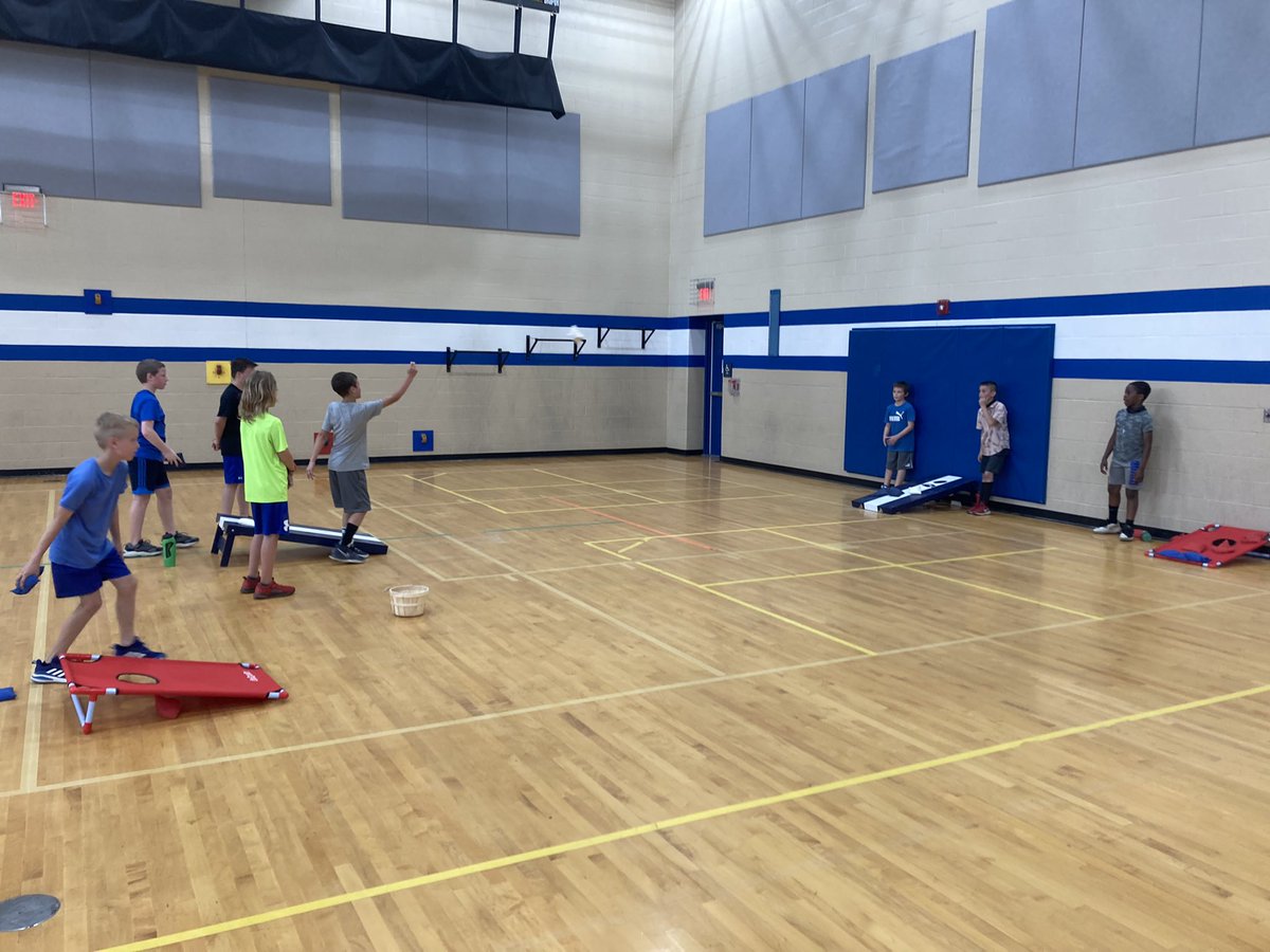 Fearless4th's tweet photo. Mrs. Black, Mr. Klose, and the @bearcreekpto have done it again. Our Fun(d) Run day was amazing! I have a feeling there are going to be some very tired (and stinky 😂) Macaws tonight! #funandhealthy @BearCreekEtown https://t.co/XS0iWT2iAE