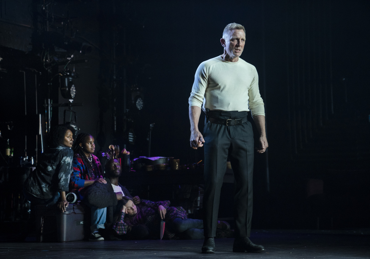 DanielCraigUPD's tweet photo. #DanielCraig has received two nominations for #MacbethBway at the @broadwaycom Audience Choice Awards.
Nominations:
👑Favourite Leading Actor in a Play
🎭Favourite on Stage Pair (with #RuthNegga)
🗳️ Vote: https://t.co/1uNEXU5DkA https://t.co/rYD3VjNLlI