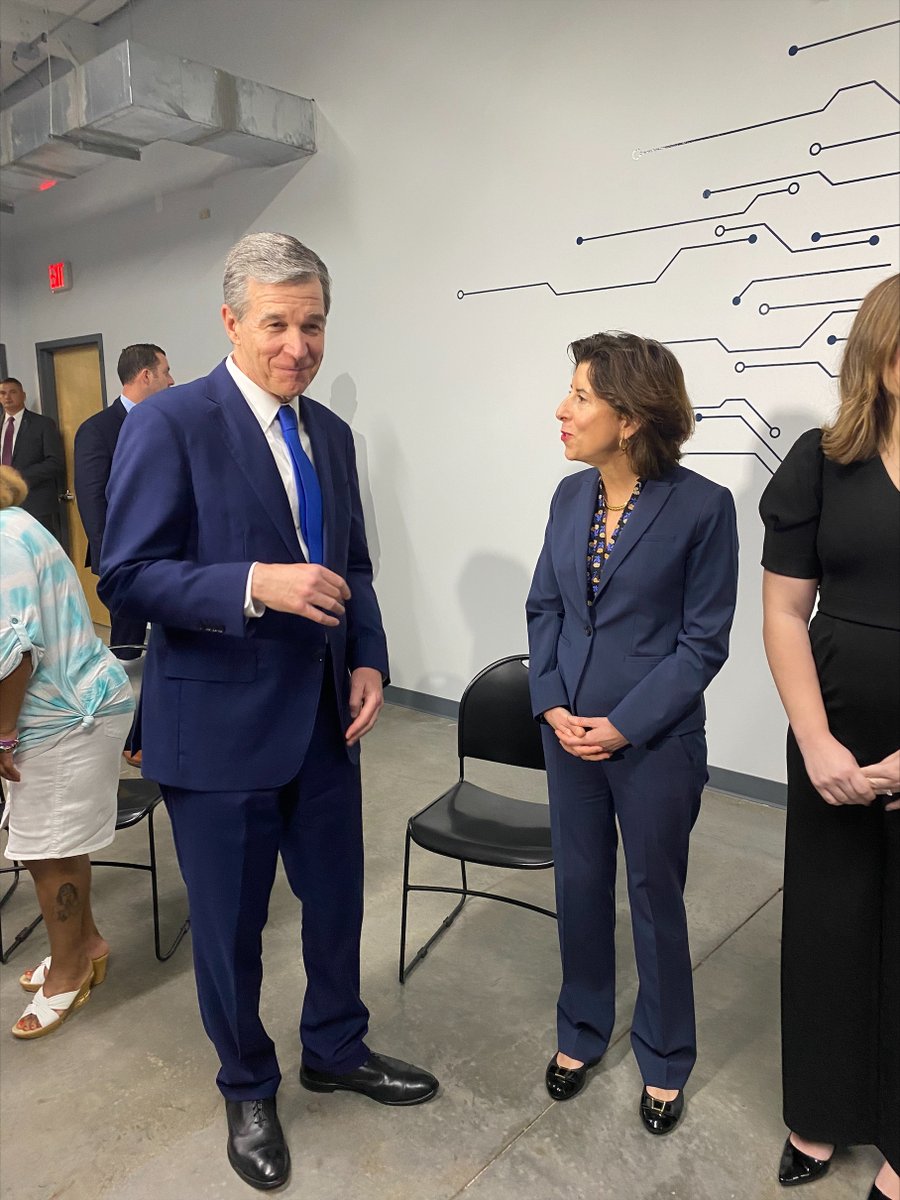 SecRaimondo's tweet photo. Fast &amp; reliable internet access is vital for everyday life. Grateful to join @NC_Governor for a tour of @Kramden teaching facilities &amp; a discussion on hi-speed internet w/NC families who struggled w/internet access during the pandemic &amp; have benefited from increased connectivity. https://t.co/RaJbUm69W6