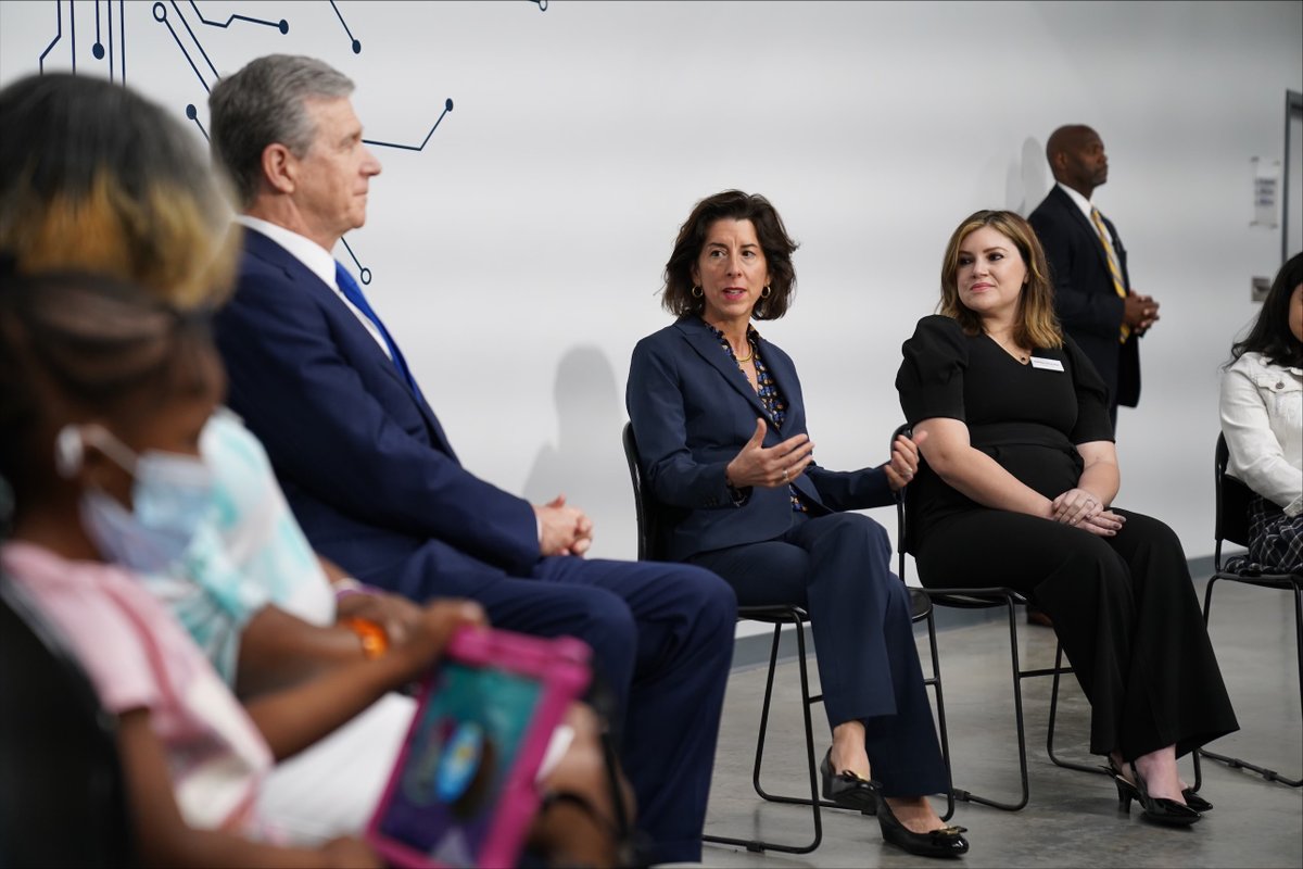 SecRaimondo's tweet photo. Fast &amp; reliable internet access is vital for everyday life. Grateful to join @NC_Governor for a tour of @Kramden teaching facilities &amp; a discussion on hi-speed internet w/NC families who struggled w/internet access during the pandemic &amp; have benefited from increased connectivity. https://t.co/RaJbUm69W6