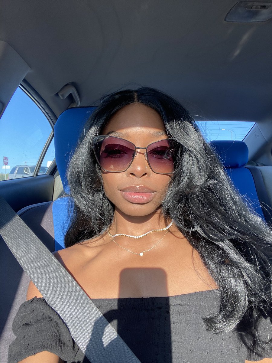 servekay's tweet photo. Pick one and please Me 💎

smoothie $7
pedicure $70
light shopping $87 https://t.co/3XlAVBHDIc
