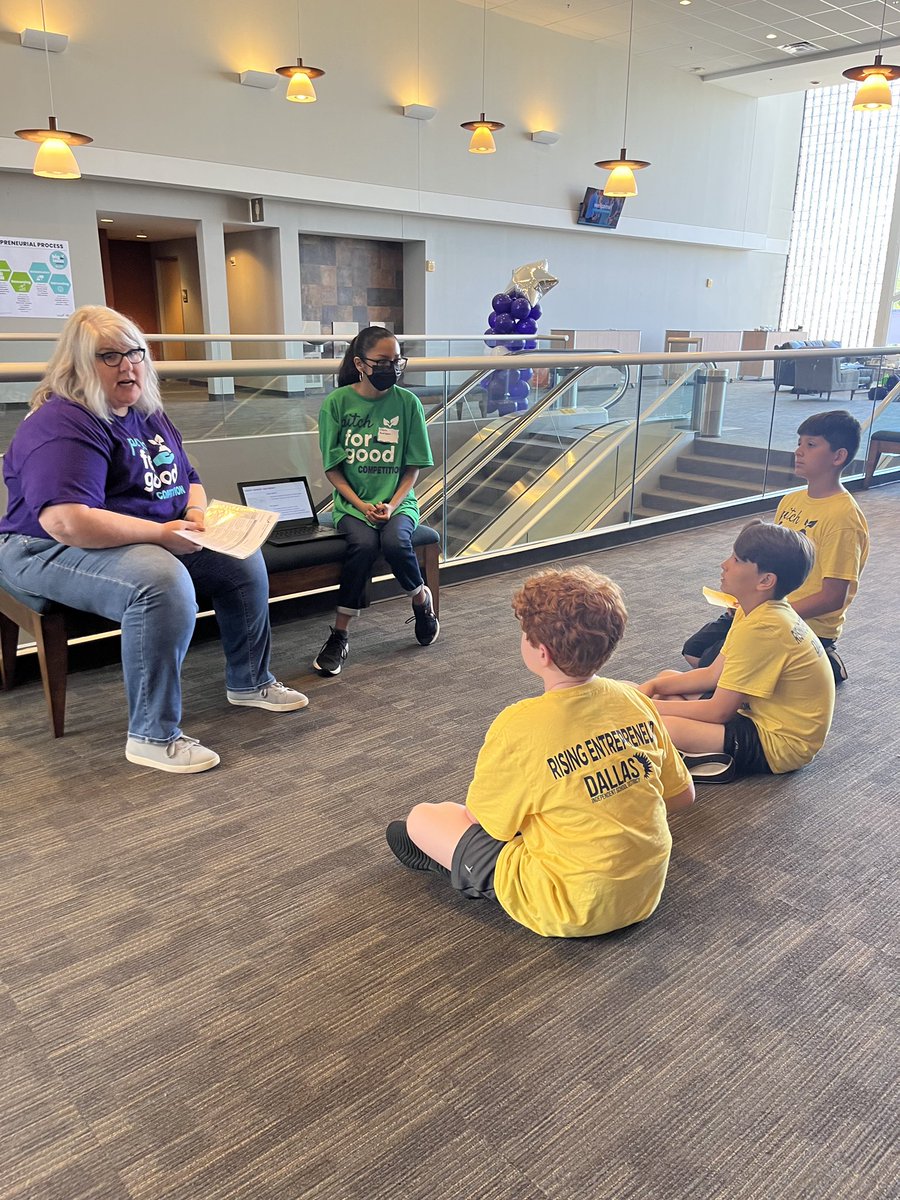 tanyania's tweet photo. Super proud of their Senior Mentor @ELIANA01326565! 💙💙💙 It has truly been amazing watching you grow from my shy baby to this well out-spoken leader. @IDEA_at_Fannin #Classof2022 #PLPack Paws in……Wolves out! https://t.co/jssnM4e1h8