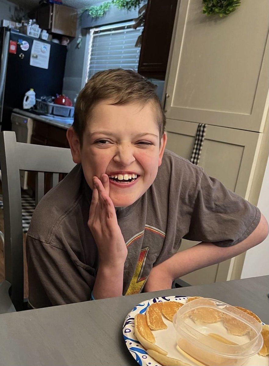 Smooboy92's tweet photo. 2 yrs after stroke &amp; 14 month coma following heart transplant, Josh is turning 1️⃣6️⃣!

He’s relearned talking, walking, eating. 

@jeffreyhasheart is sending gifts. 

Happy bday, Josh!

#haveheart #JoshuaStrong 💪🏽❤️

https://t.co/bklgue1K9w
Venmo: haveheart
https://t.co/28gYtTi3Vz https://t.co/qW7x2qIsed