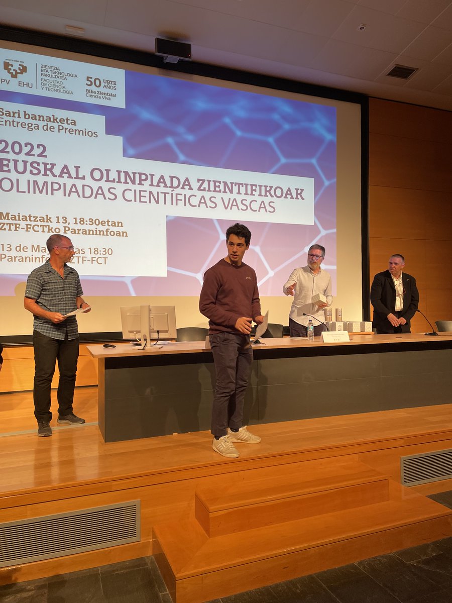 UrdanetaColegio's tweet photo. Entrega de premios de las Olimpiadas Científicas en la UPV. Lucas Calderón, alumno de 2º de Bachillerato, consigue el 3er puesto en la Olimpiada de Física del País Vasco. ¡Pasión por la Ciencia! ¡Muchas felicidades por el éxito! https://t.co/Qo5vjGpu21