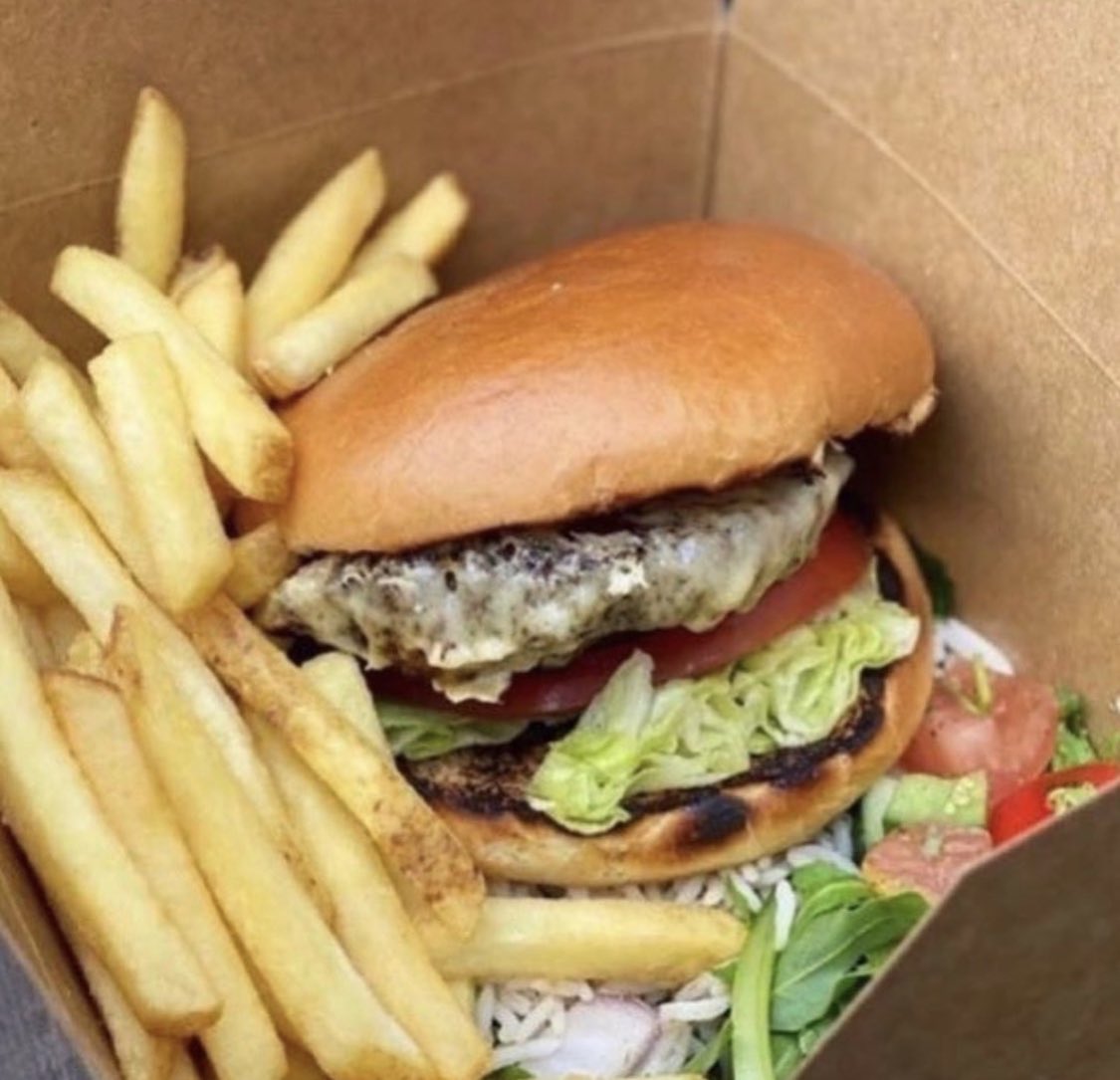 NewsAlertsUK's tweet photo. BBQ day Saturday at The Owl π¦
#Highbeech #Pub #Essex #EppingForest https://t.co/kfjCpMkcNV