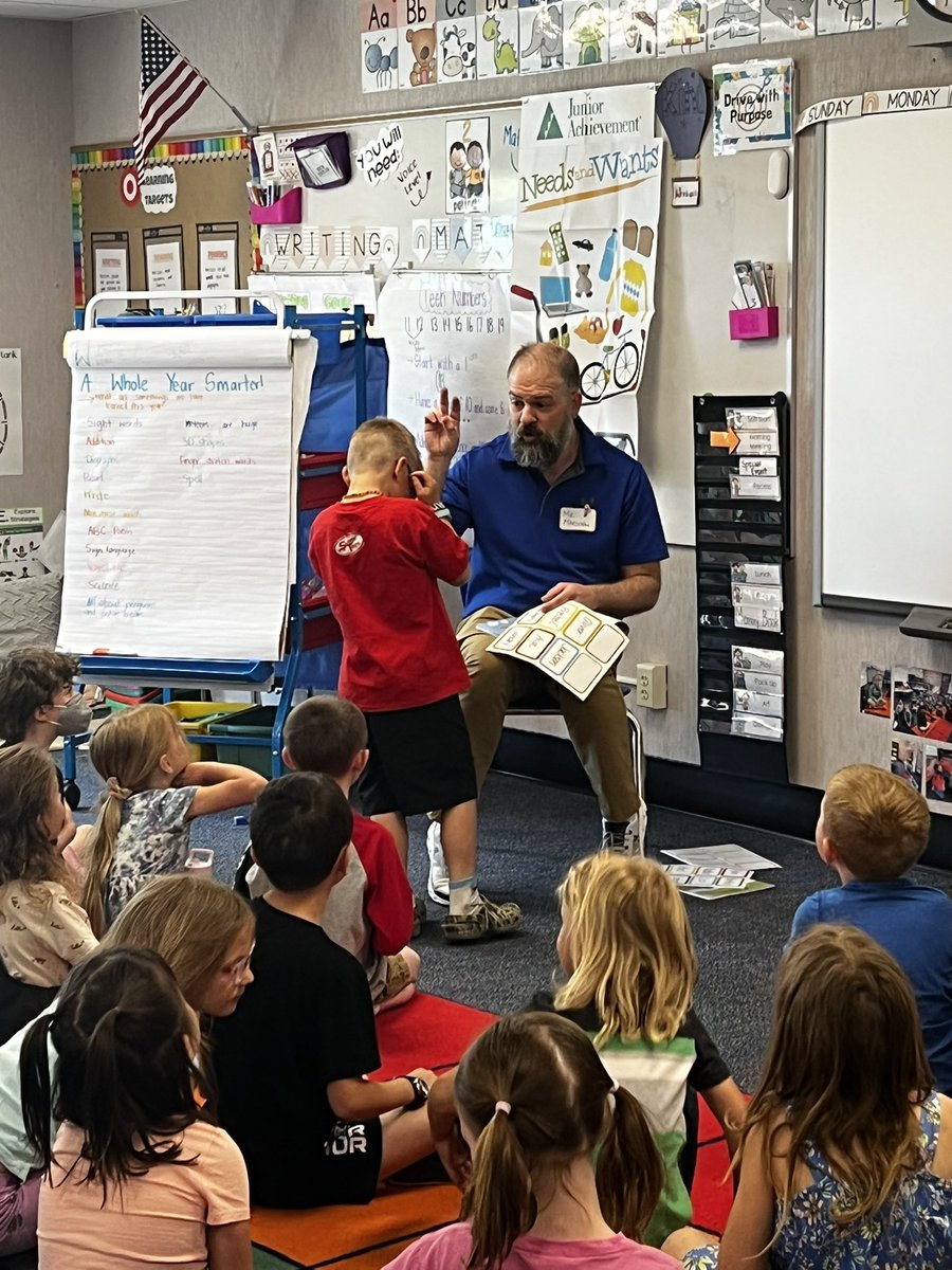 Junior Achievement Day at Hutch! Students are in engaged in learning financial literacy from community members and parents. <a href="/JeffcoSchoolsCo/">Jeffco Public Schools</a> <a href="/hutchhuskiesCO/">Hutchinson Huskies</a>