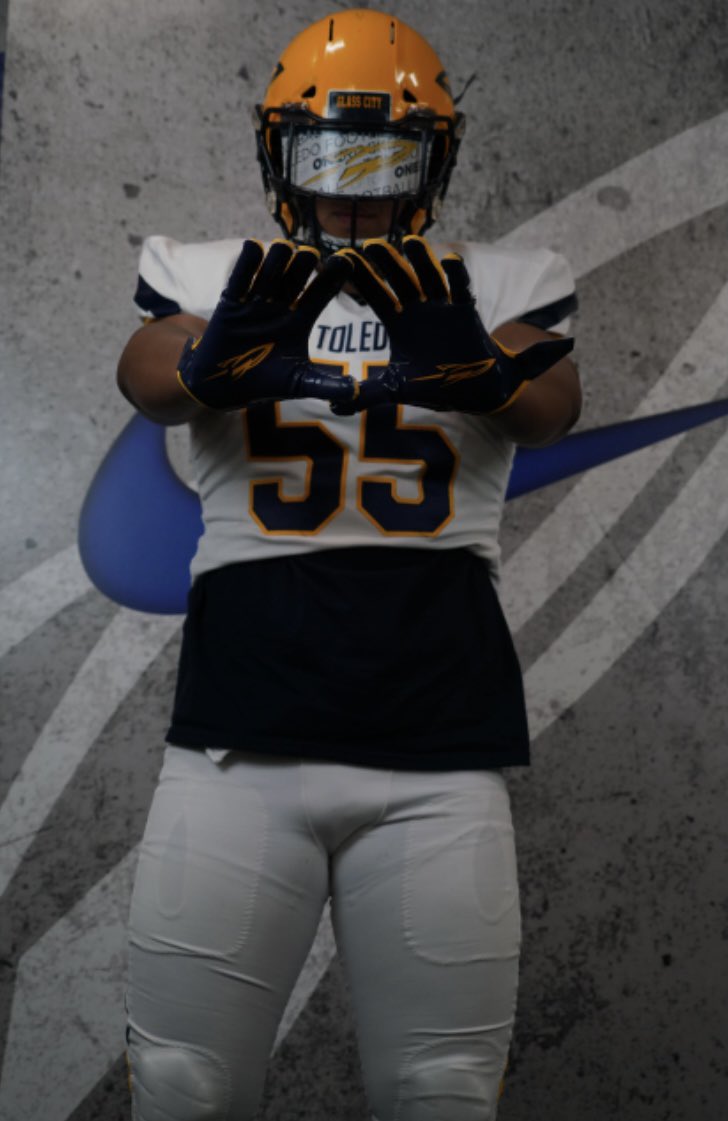 andrewdennis_08's tweet photo. After a great conversation with @maxwray10 I am excited to announce I have received another d1 offer to play football at Toledo!! @CoachCandle @RickyCiccone @coachhallett @Coach_Staten @pburton933 @AllenTrieu @Rivals_Clint 
@samspiegs @TheDZone
@BHoward_11 @alex_pallone https://t.co/Mq9AgfwWOr