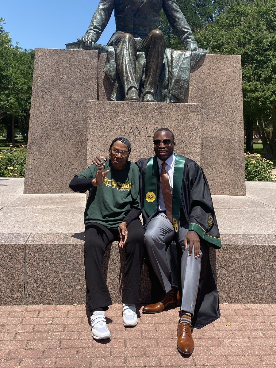 pbelyeu's tweet photo. Congratulations, Josiah!! We are so incredibly proud of you!! May God continue to bless you forever!! We love you!! #Baylor #SicEmBears 💚💛💚💛#BaylorGrad https://t.co/MPGfeisWjt