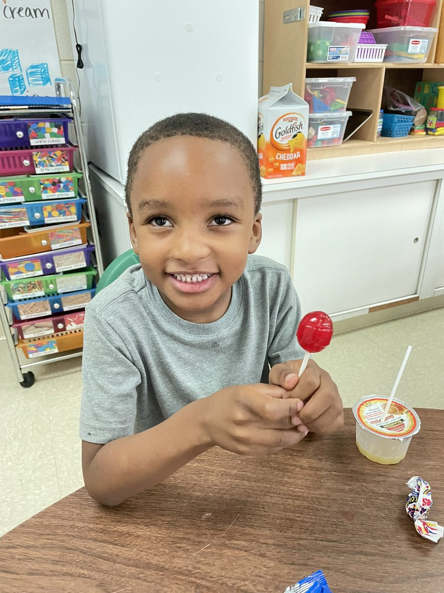 MsParm1's tweet photo. L is for lollipops (and ladybugs)! 🍭🐞#ABCCountdownToSummer https://t.co/6djqa8PcSF