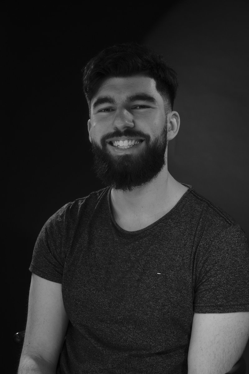 Dans le cadre de leur cursus scolaire, les étudiants de la #LPCOM ont eu l’occasion de pratiquer des cours de #photographie.
L’objectif ? 
Découvrir les fondamentaux et faire ressortir leurs côtés artistiques.
Voici quelques réalisations de nos étudiants : ⬇️