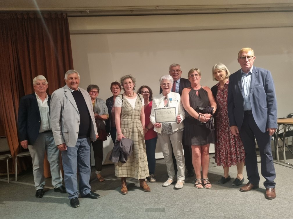 ChristianBruyen's tweet photo. Honneur aux médaillés de la Jeunesse, des Sports et de la Vie Associative. Le bénévolat est essentiel à la cohésion sociale et @DptMarne félicite chaleureusement les 27 récipiendaires. @Prefet51 @valbeauvais #DAASEN #CDOS https://t.co/5B17HqpClh