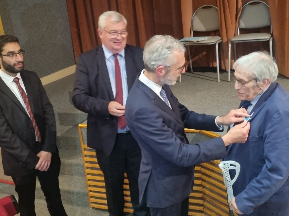 ChristianBruyen's tweet photo. Honneur aux médaillés de la Jeunesse, des Sports et de la Vie Associative. Le bénévolat est essentiel à la cohésion sociale et @DptMarne félicite chaleureusement les 27 récipiendaires. @Prefet51 @valbeauvais #DAASEN #CDOS https://t.co/5B17HqpClh