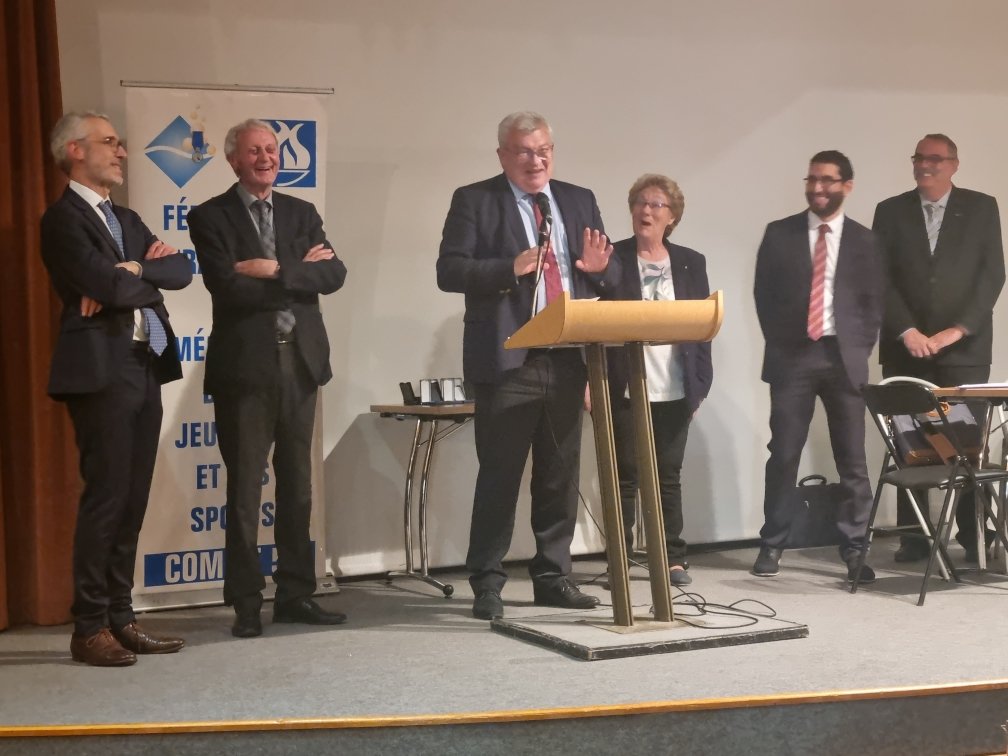 ChristianBruyen's tweet photo. Honneur aux médaillés de la Jeunesse, des Sports et de la Vie Associative. Le bénévolat est essentiel à la cohésion sociale et @DptMarne félicite chaleureusement les 27 récipiendaires. @Prefet51 @valbeauvais #DAASEN #CDOS https://t.co/5B17HqpClh