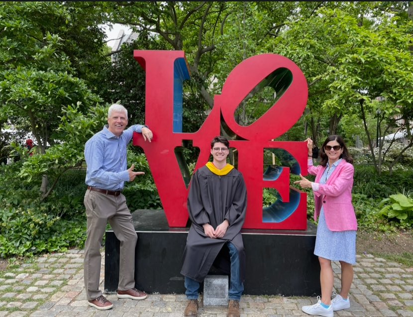 PennEngineers's tweet photo. 🎊🎊
#PennEngGrad #PennEngineeringProud https://t.co/5lQRZthBJX
