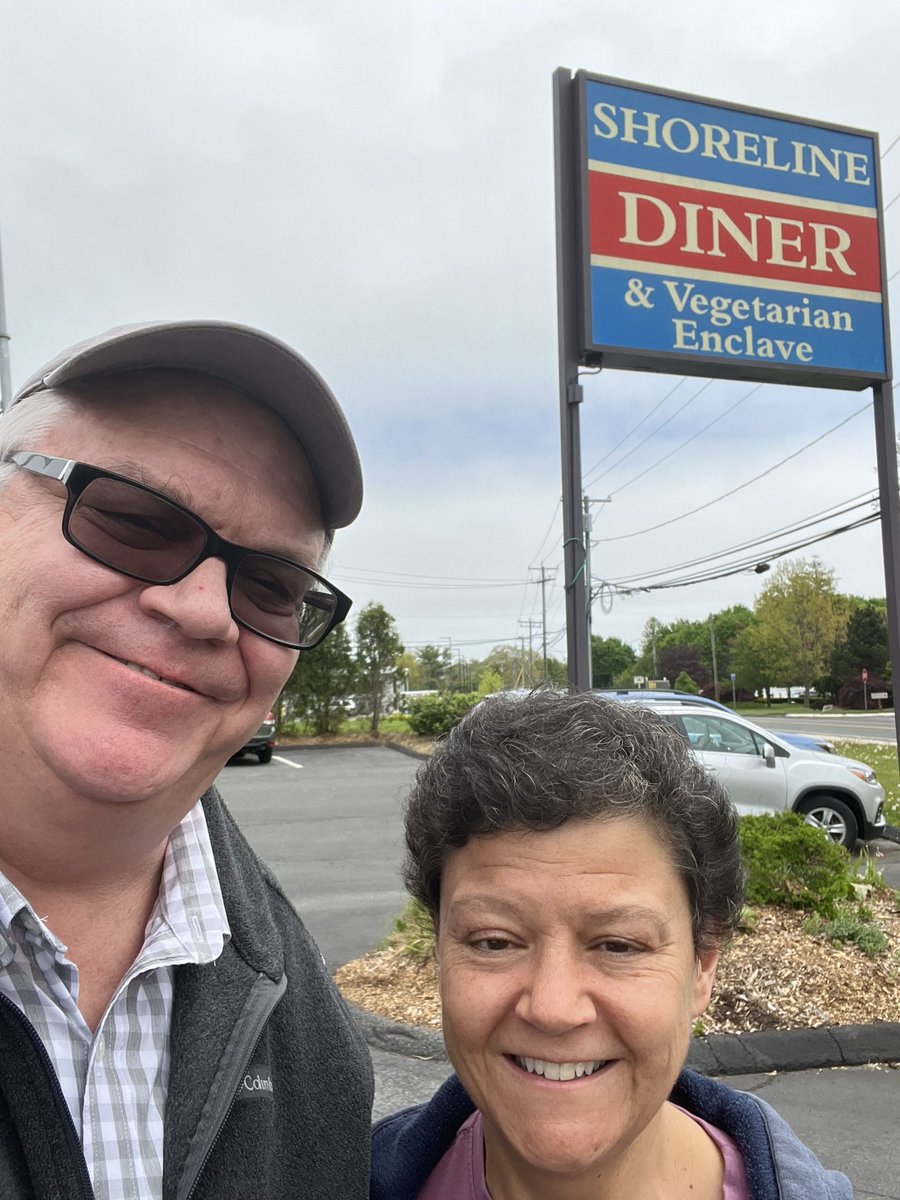 Wonderful, albeit overdue, lunch with @klo326, my dear, former #tessnet colleague and friend. Kristen &amp; I have been meeting and eating at the Shoreline Diner for 25+ years - since the #ArtSoft days. #ItsBeenTooLong #DonIsGidddy #FantasticFriday #Friends