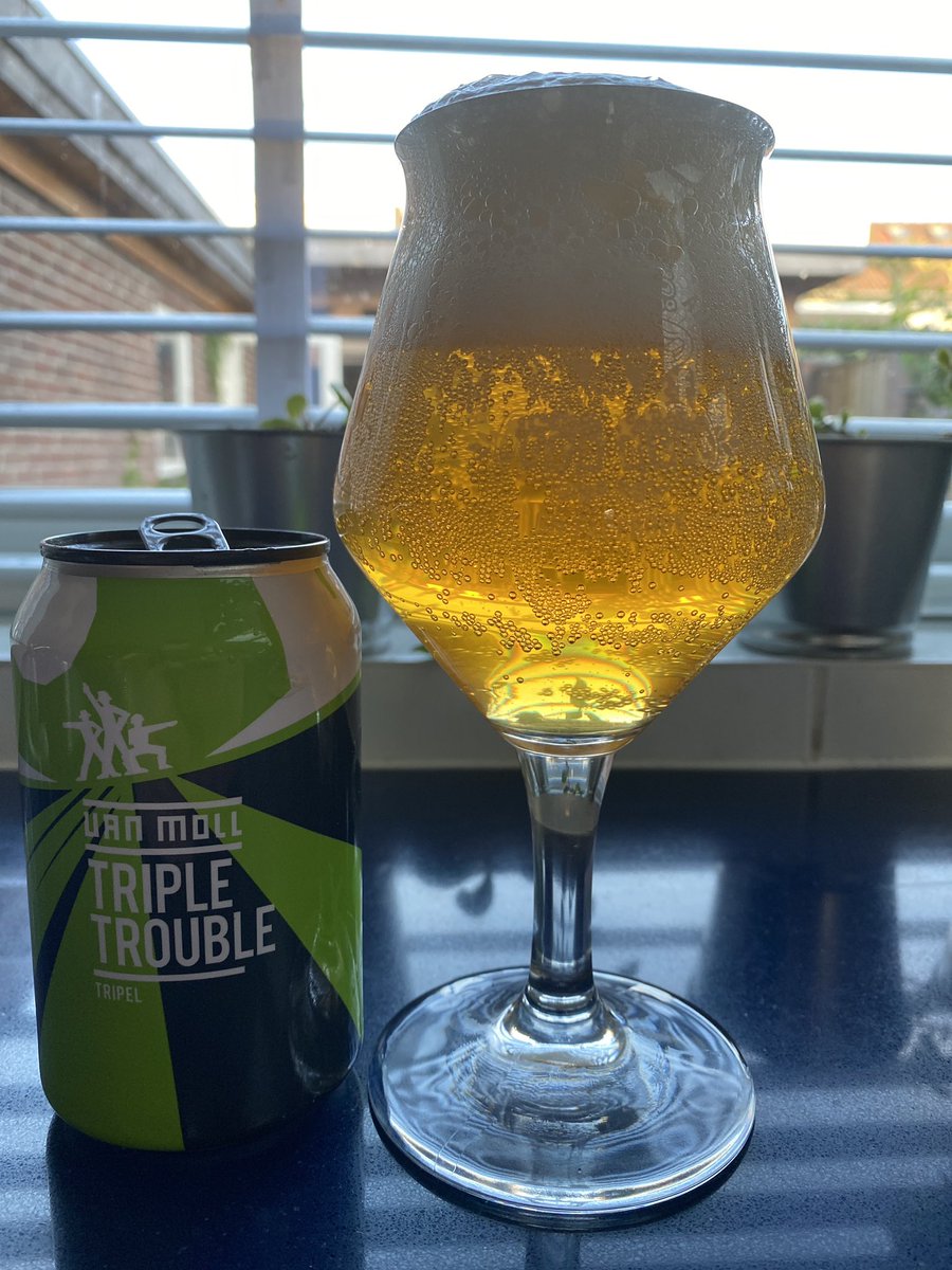 Frankblzs's tweet photo. #proost #CraftBeer #beer #vanmoll #terugvolgvrijdag #cheers en een fijn #weekend #tweeps & #tweeple !!🍻🍺🍻🍺🍻🍺🥂🍾 https://t.co/gTJwnBf3KC