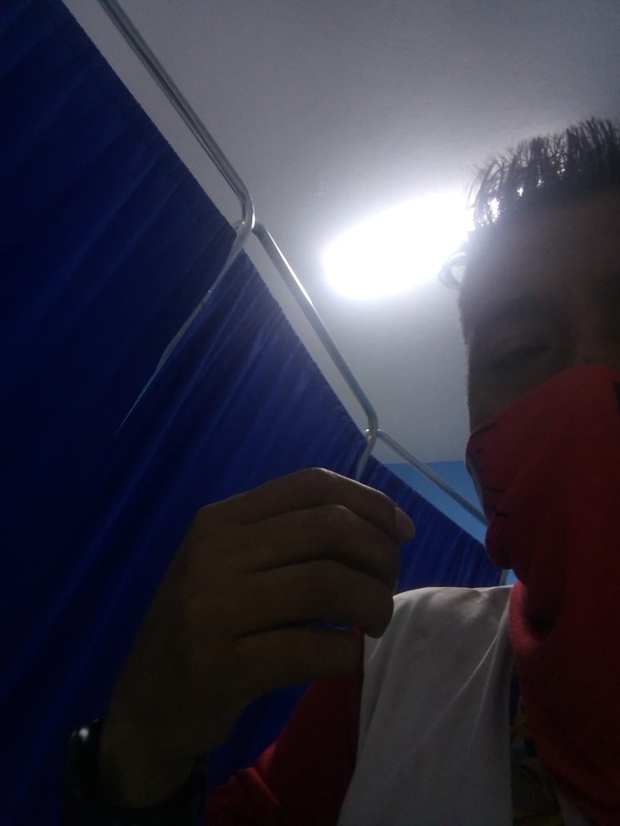 OvsietePlus's tweet photo. Sales a correr y terminas en el hospital con un fuerte golpe en el hombro https://t.co/u2lShRIBwW