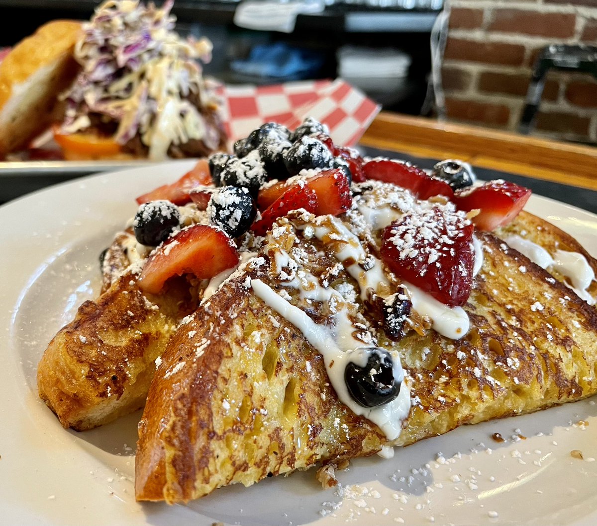 TheLobbyDenver's tweet photo. Sometimes you just want a great French Toast! Granola, fresh berries, vanilla honey yogurt… 🤤

Come in a grab one today! #bottomlessbrunch #DenverFoodie #FrenchToast https://t.co/ymU1y1Ue43