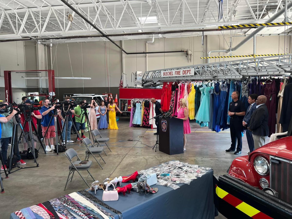 Hall4Mayor502's tweet photo. Love still exists in our city! So many times we can only see the negative, but we must not forget there are still great things happening among us. It was beautiful to witness Fern Creek Fire Department &amp; EMS partner with Fern Creek High School to donate prom clothes for students. https://t.co/G8sXNEjhI4