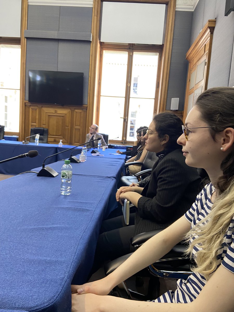 AdeLaforcade's tweet photo. Soutenance des étudiants juristes-linguistes de l’ISIT devant les conseillers de la Chambre Commerciale Internationale de la Cour d’Appel de Paris #isit #traduction jurifique #juriste-linguiste https://t.co/r0vKH54laj