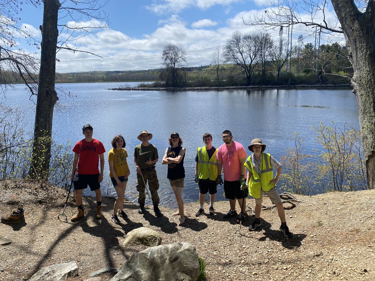 MrsBlackghs's tweet photo. Full heart, tired feet.
Another successful Community Clean Up day with GHS Outdoor Club. #PlanetEarth #optoutside #ghscommunity #alsovoteforagreennewdeal https://t.co/9ApeX3MQlM
