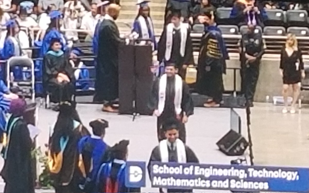 SBurnamMBA's tweet photo. Cedar Hill Collegiate HS Class of 2022 earn their Dallas College Associates Degree!
#CollegiateAtrain
@ptsachca
@jdedmun
@Collegiate_ch
@cedarhillisd
#whycte
@cteinchisd
@Jacqlnfields
#GoBeyondYourLimits https://t.co/tuxnI3l2fw