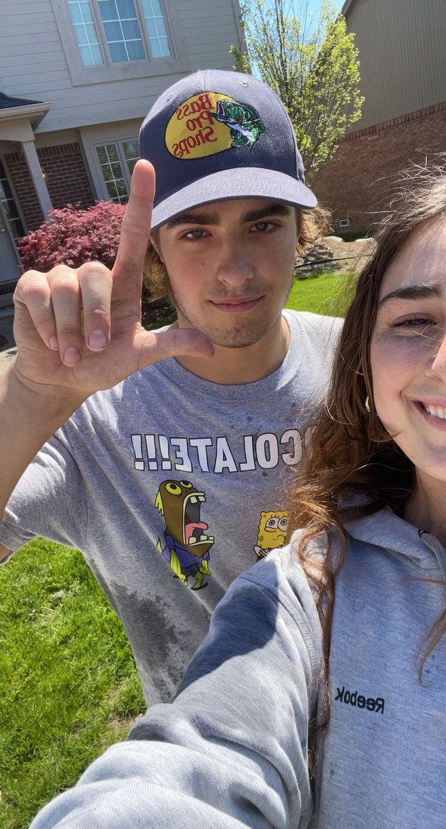 Callie and autumn from Kanyewets got Andrew out from Wetro Boomin 💦💦
