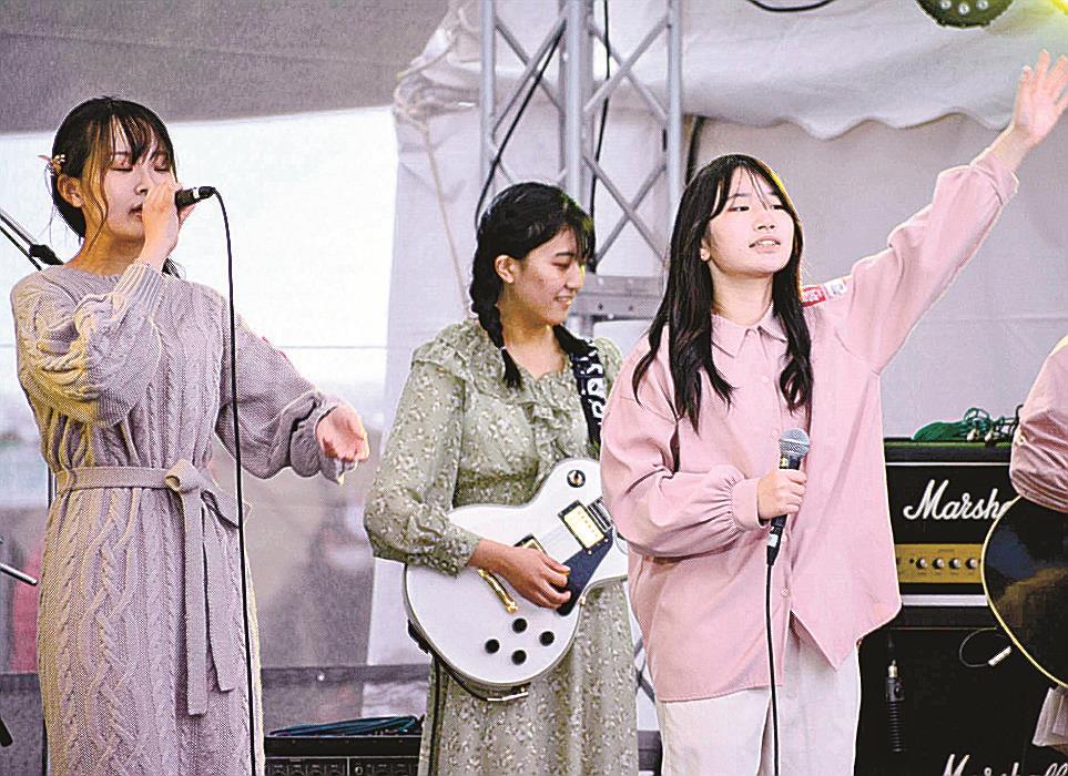 高校生アマバンドを募集 来月26日 鳥取南部町で中国地区大会 （山陰中央新聞）

全国高校生アマチュアバンド選手権「TEENS ROCK IN YONAGO中国地区大会」が6月26日、鳥取県南部町鶴田のとっとり花回廊である。運営も高校生が担い、若さと…
sanin-chuo.co.jp/articles/-/207…
#地域のニュース
#ローカルニュース