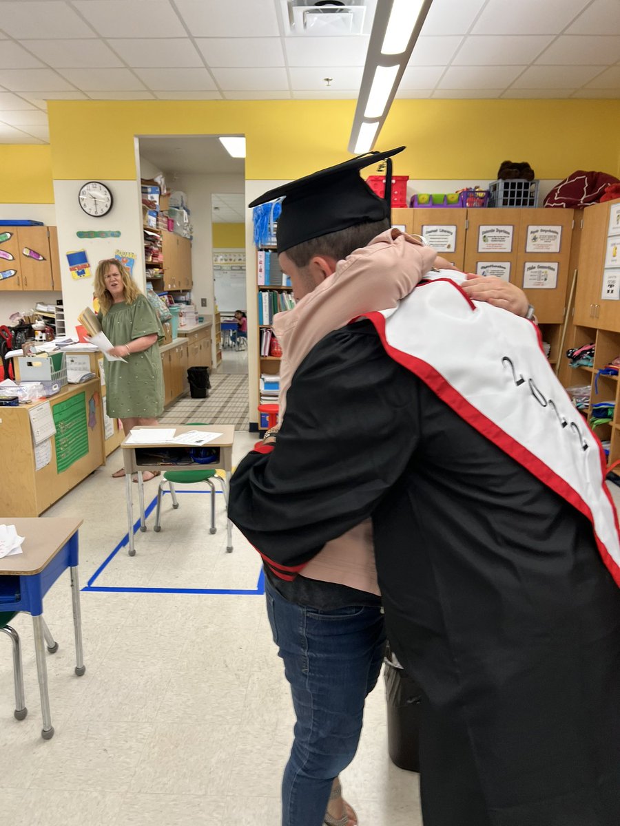 DouglassElemen1's tweet photo. Morehead High School’s baseball team was unable to participate in the Senior walk so they came earlier today! Our teachers and students were so excited! We love it when Eagles return home to Douglass! @RCS_NC https://t.co/nFCJBE9q0x