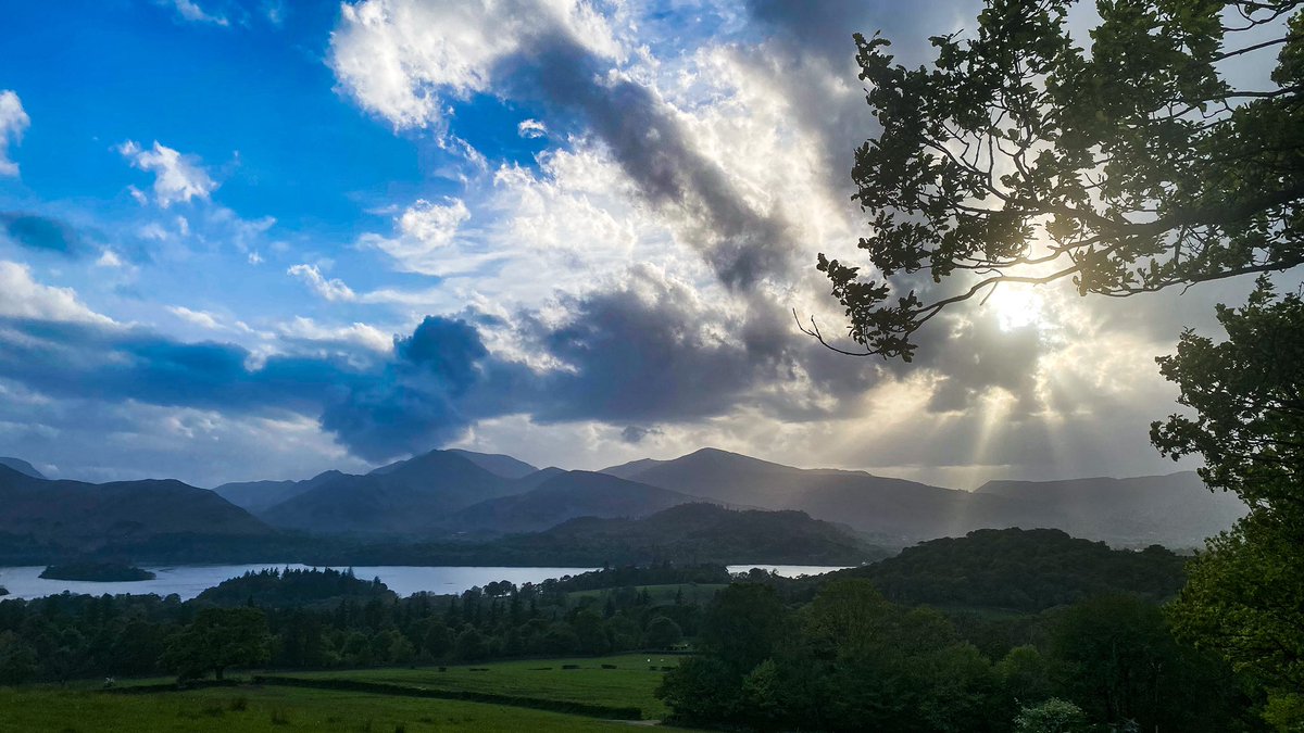 A very quick walk over Walla Crag, didn’t expect the light to be so spectacular tonight 😳