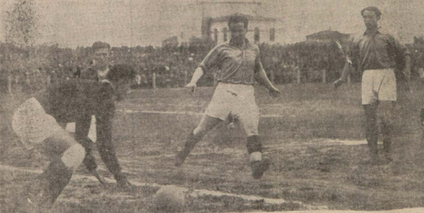 Fenerbahçe Spor Kulübü sahasını ve atletizm pistini yenilediği, modern tribünler eklediği stadının açılışını #13Mayıs 1932'de İstanbul Valisi'nin de katıldığı bir törenle yapmıştı. Bu açılış sonrası Kadıköy, Türkiye'nin en güzel stadına sahip olmuştu.