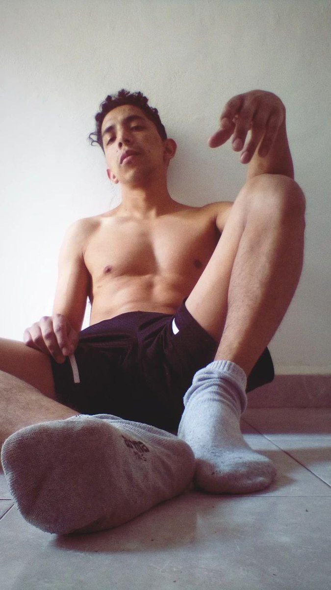 EnriqueOrtegaHd's tweet photo. ¿Te ánimas a venir a olerlos? ¿Si me los lames? #Odorous #SweatySocks https://t.co/3ADacAwbVv