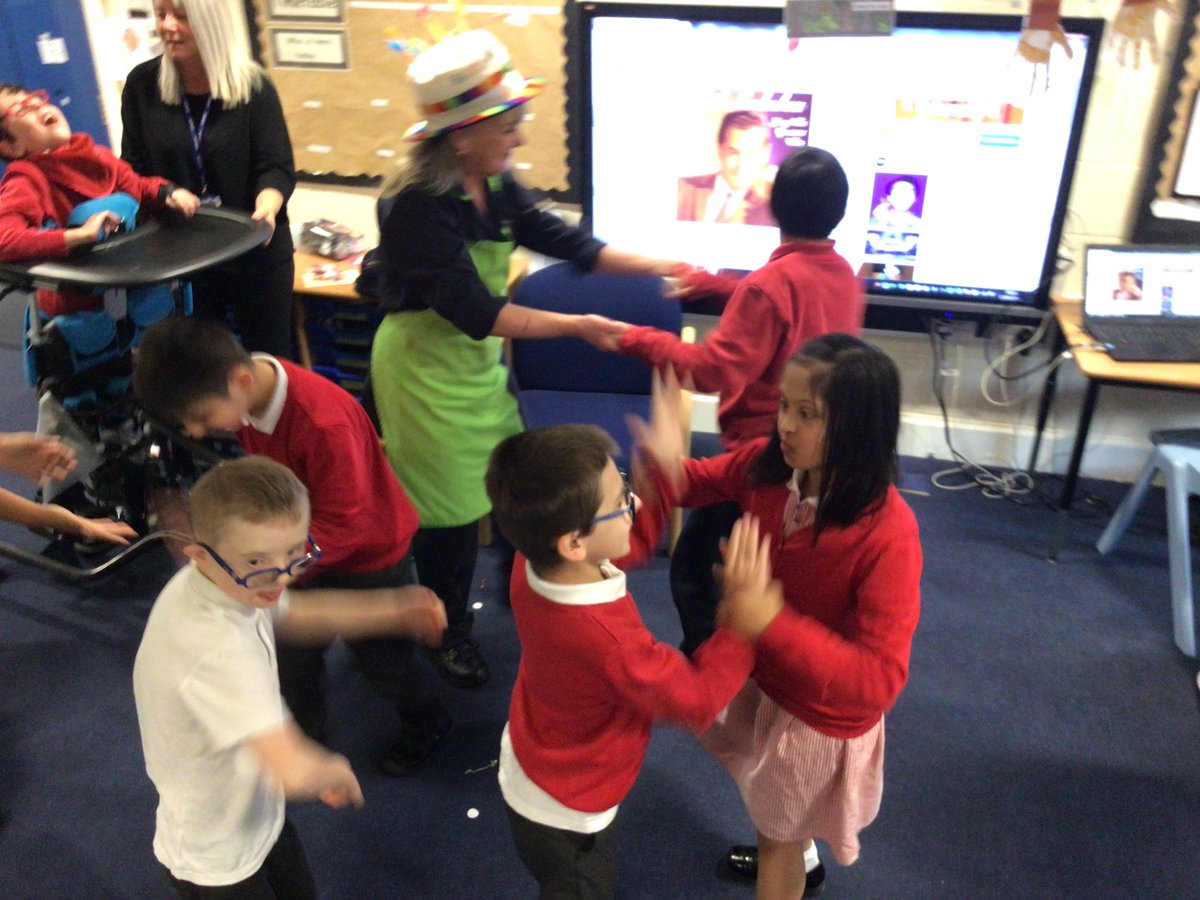GreenFoldSchool's tweet photo. Wishing a very HAPPY BIRTHDAY to a special member of our federation catering team- have a wonderful weekend!🎈🥳🎂 #TheOrchardsFederation @GreenFoldSchool @CherryTree_PS @TheOrchardsNur1 https://t.co/rCwF19T3yX