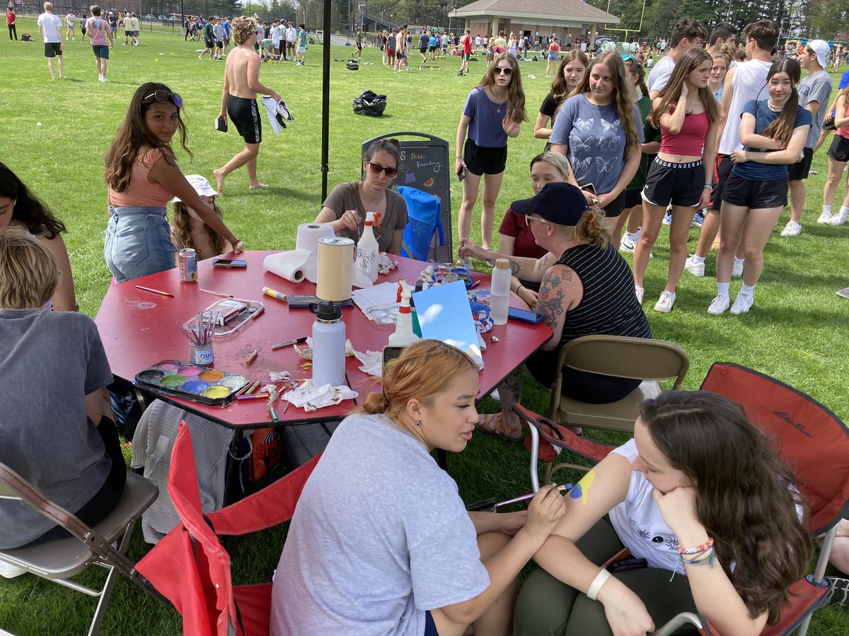 HsAlgonquin's tweet photo. Huge thanks to @ARHSStuCo for organizing an amazing Carnival today! The sun was out, the grills were hot, and fun was had by all! Well done!! https://t.co/6lttGFVNgm