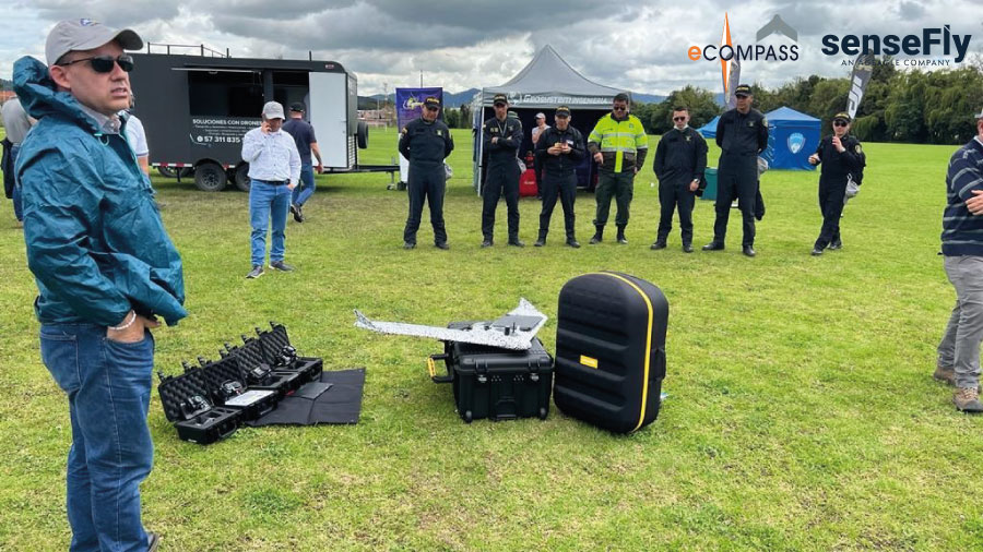 eCompassOficial's tweet image. Presentación de eBee TAC a las Fuerzas militares, Policía Nacional y Fiscalía en Colombia
 @FuerzasMilCol  @PoliciaColombia  @FiscaliaCol  
#Sensefly  #Ecompass #EjercitoNacionaldeColombia #PoliciaNacionaldeColombia #FiscalíaNacionaldeColombia
