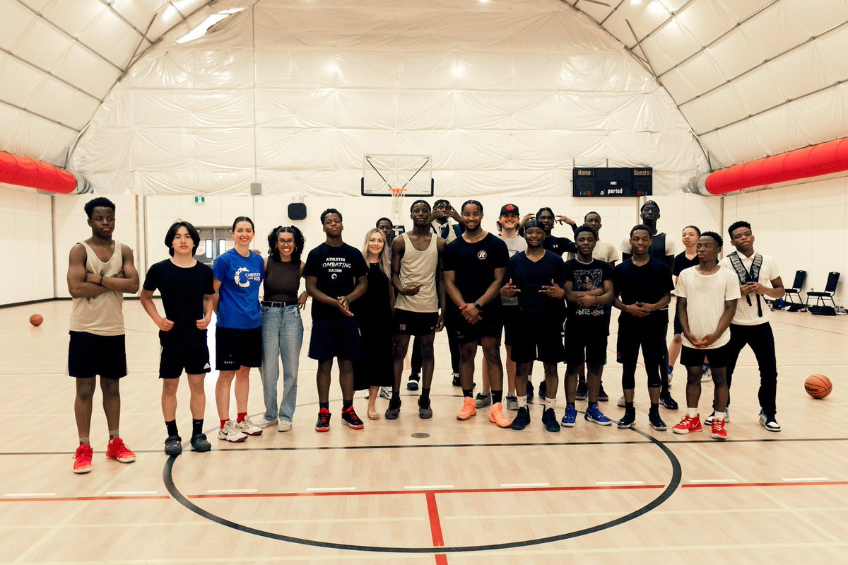 ChristieLake's tweet photo. Our kids in the sr. basketball program last night had a special guest! @TheRealKene_22 from the @REDBLACKS hung out with us a shared his #inspirational story. Thank you for being a great #leader! It’s safe to say Kene will be sticking with🏈and we’ll be sticking with🏀 https://t.co/mLYLkKdZET