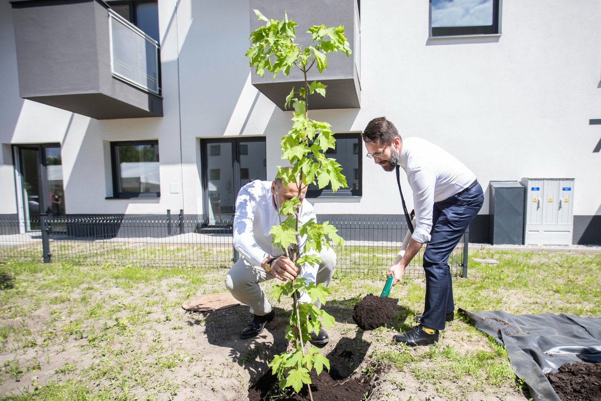PFR_N's tweet photo. 124 mieszkania przy ul. Tytoniowej już gotowe do zamieszkania. Inwestycja @RadomCity i @PFR_N  oficjalnie otwarta! Na osiedlu, które cieszyło się ogromnym zainteresowaniem wśród mieszkańców miasta i regionu już w najbliższy weekend zamieszkają pierwsze rodziny! https://t.co/A15s8Ug7WB