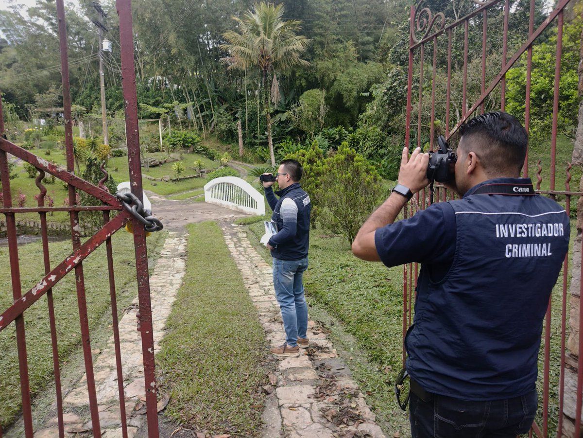 UIDforensic's tweet photo. #HacemosLoQueNosGusta | Desde los municipios de Sasaima y Facatativa, nuestros investigadores criminales, se encuentran adelantando labores investigativas de fijación fotográfica, levantamiento con dron y entrevistas. 🕵️🕵️‍♂️ https://t.co/Wyf8DIH3s4