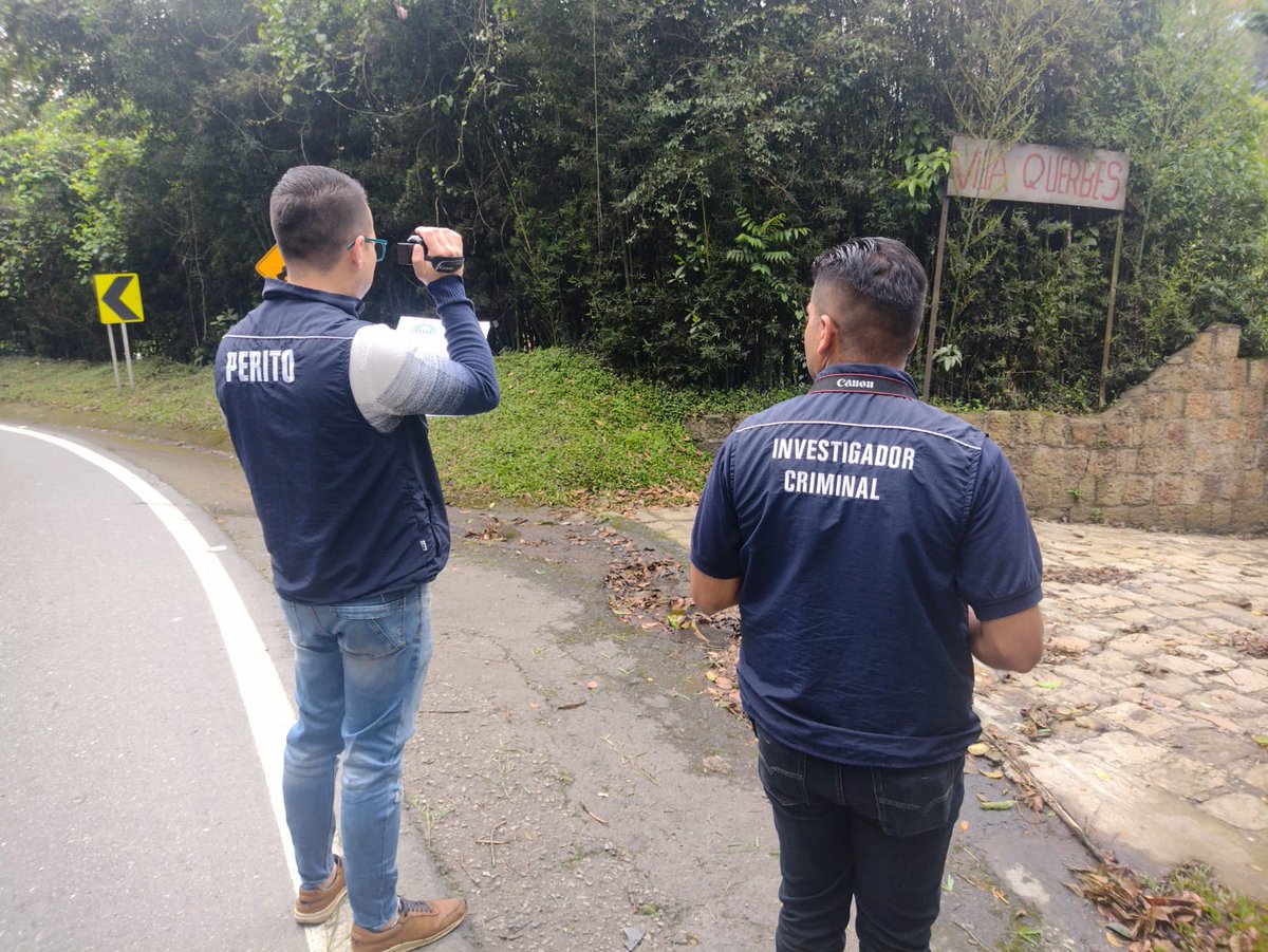 UIDforensic's tweet photo. #HacemosLoQueNosGusta | Desde los municipios de Sasaima y Facatativa, nuestros investigadores criminales, se encuentran adelantando labores investigativas de fijación fotográfica, levantamiento con dron y entrevistas. 🕵️🕵️‍♂️ https://t.co/Wyf8DIH3s4