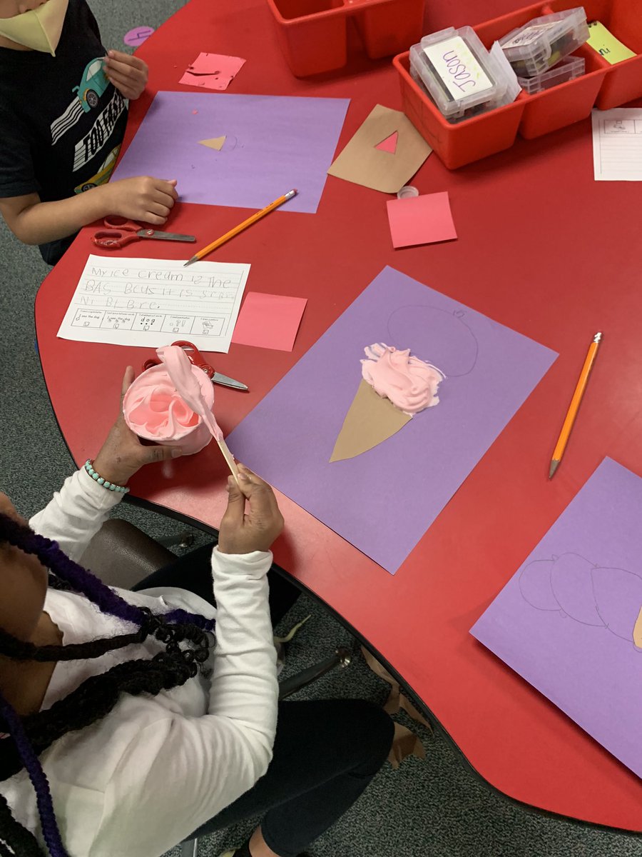 MrsVance_Kinder's tweet photo. We finished up our ice cream week with some fun fluffy paint ice cream cones! https://t.co/a8dWoOm17q