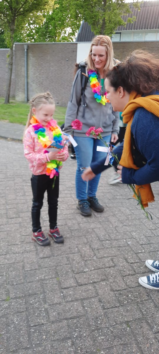 cbsdevaart's tweet image. Anjers voor kanjers! Wat hebben hebben jullie geweldig gewandeld afgelopen week. Wat is het fijn dat de avond4daagse weer gelopen kon worden. #Kindcentrumdevaart#avond4daagse#wandelen#Hoogersmilde