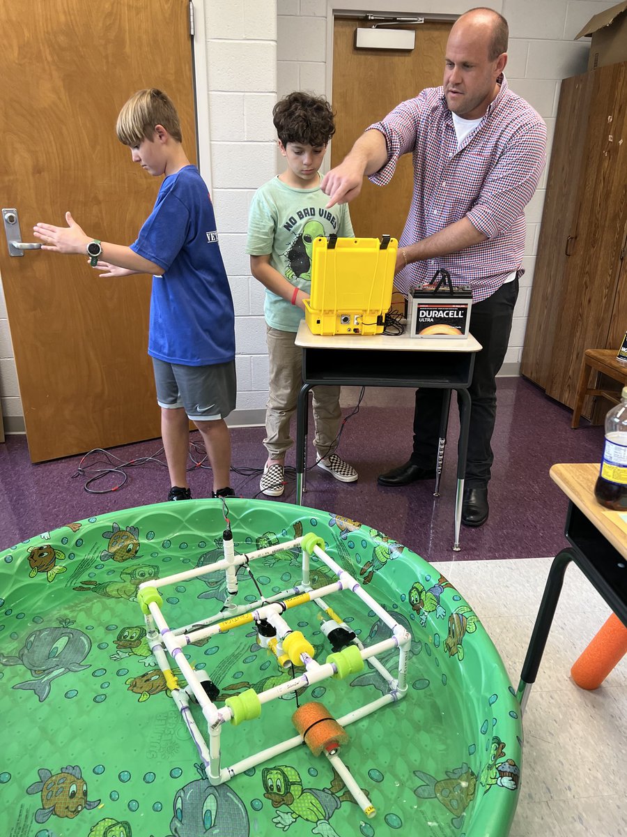 jsms_robotics's tweet image. Some final testing and adjustments for our Thrill Gills! Our #ROV is ready for first launch! #watergame @KCS_Sevier
