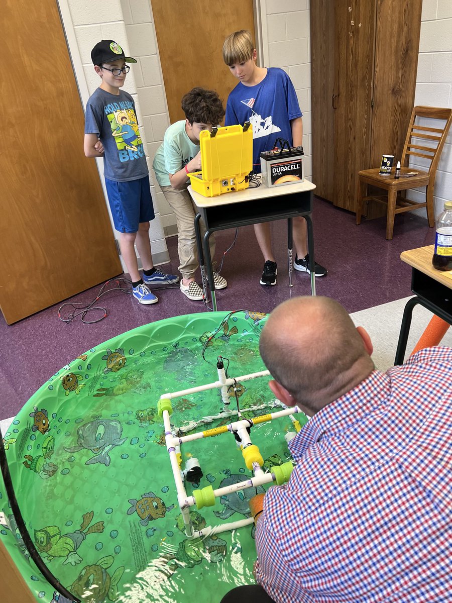 jsms_robotics's tweet image. Some final testing and adjustments for our Thrill Gills! Our #ROV is ready for first launch! #watergame @KCS_Sevier